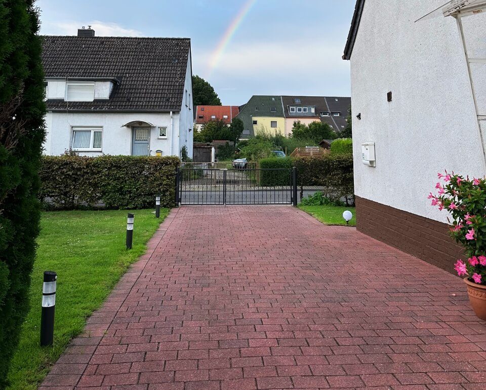 Gepflasterte Einfahrt in Duisburg-Walsum Gepflasterte Einfahrt am Wohnhaus von Dennis Dickmann in Duisburg-Walsum